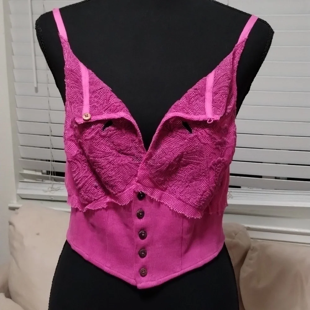 NWT Free People Have My Heart cami Sz M, peekaboo front, gorgeous color